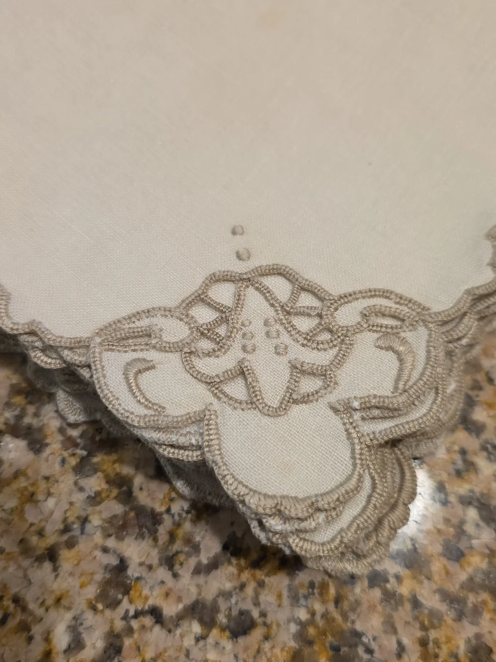Vintage Cream Colored Linen Napkins With Embroidered Cut Out Corners Set Of 4